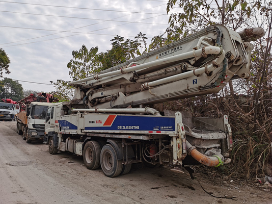 25T a utilisé le camion de pompe concrète a adapté 320L aux besoins du client