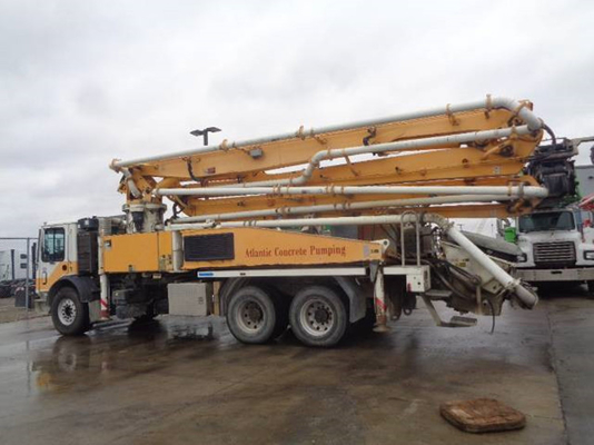 Camion articulé par 56m supérieur de pompe concrète de boom de la marque HB56K