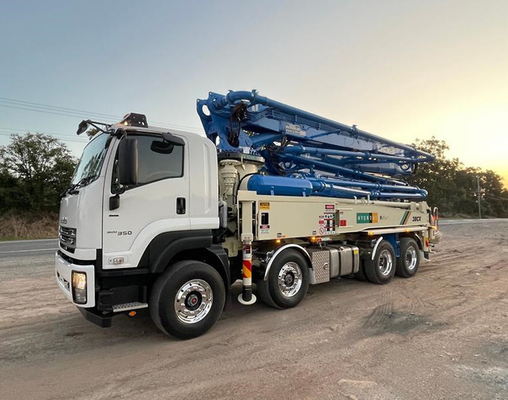 Pompe concrète utilisée de camion jaune avec de la pression de MPA de 24-36 M Distance 6-6.6